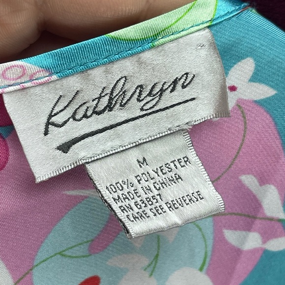 Kathryn size medium colorful short satin nightgown - Picture 4 of 4